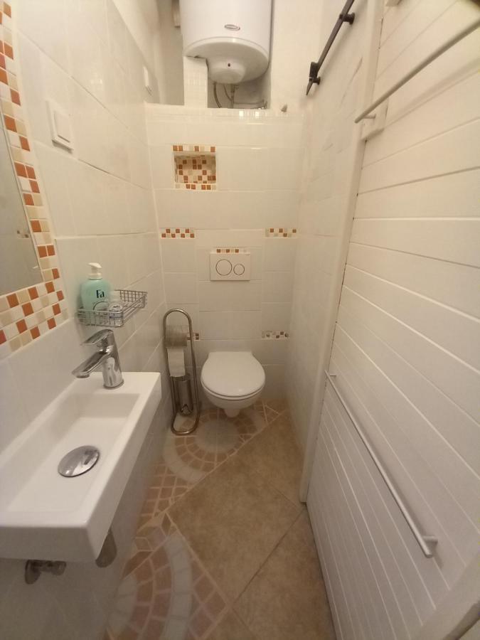Bunari Studio Apartment Ровин Екстериор снимка