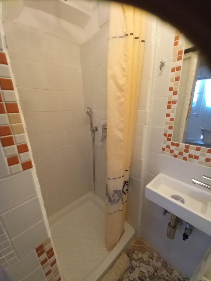 Bunari Studio Apartment Ровин Екстериор снимка