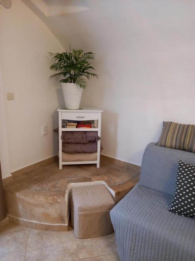Bunari Studio Apartment Ровин Екстериор снимка