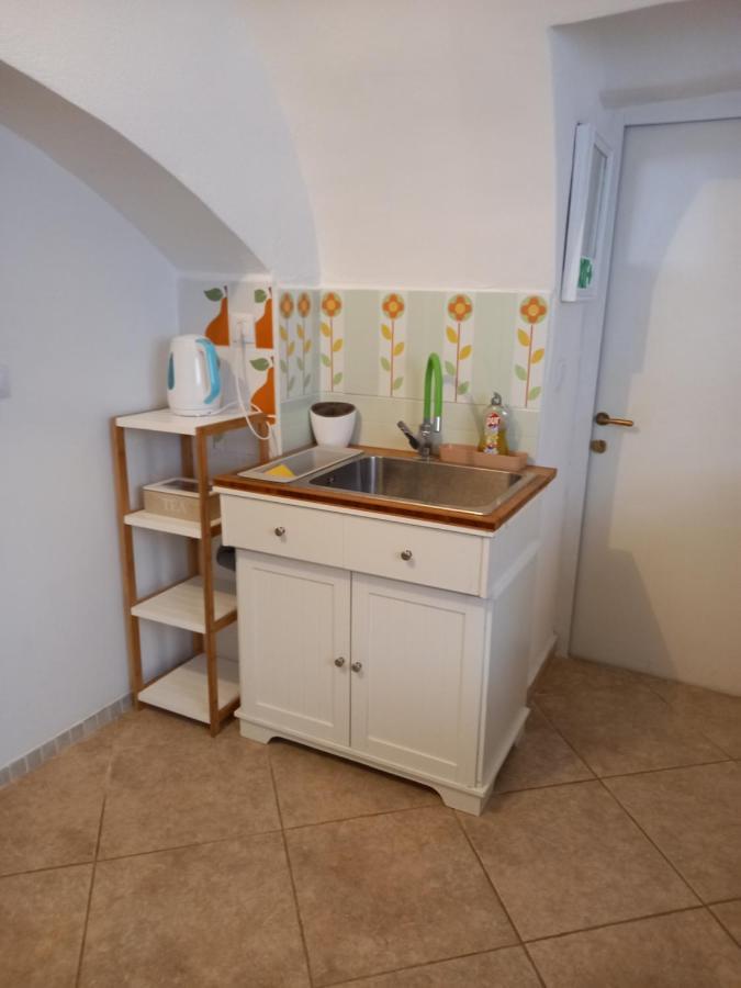 Bunari Studio Apartment Ровин Екстериор снимка